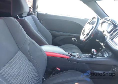 2016 Dodge Challenger Sxt z USA, uszkodzony, nr VIN 2C3CDZAG0GH194962